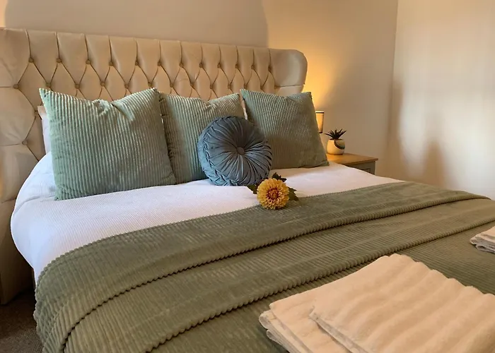 Modern, Luxurious Two Bedroom Apartment