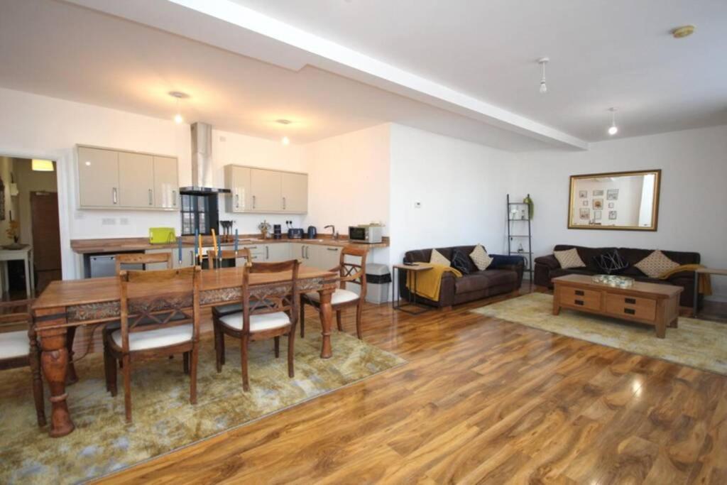 Apartment Modern, Luxurious Two Bedroom *
