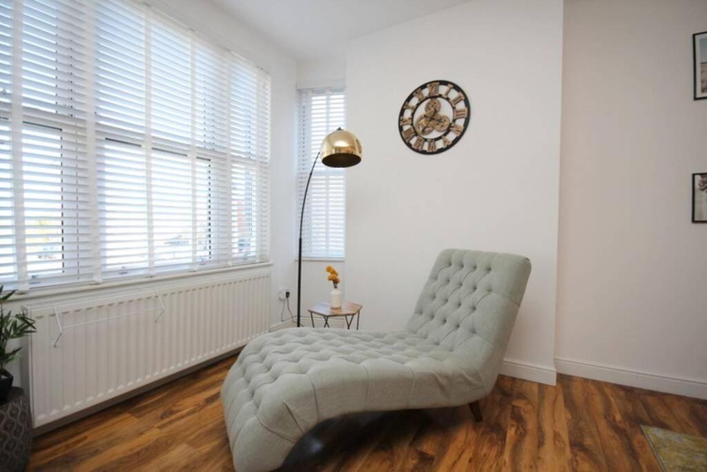 Modern, Luxurious Two Bedroom Apartment