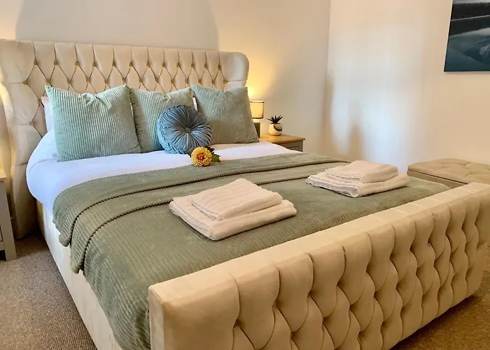 Modern, Luxurious Two Bedroom Apartment