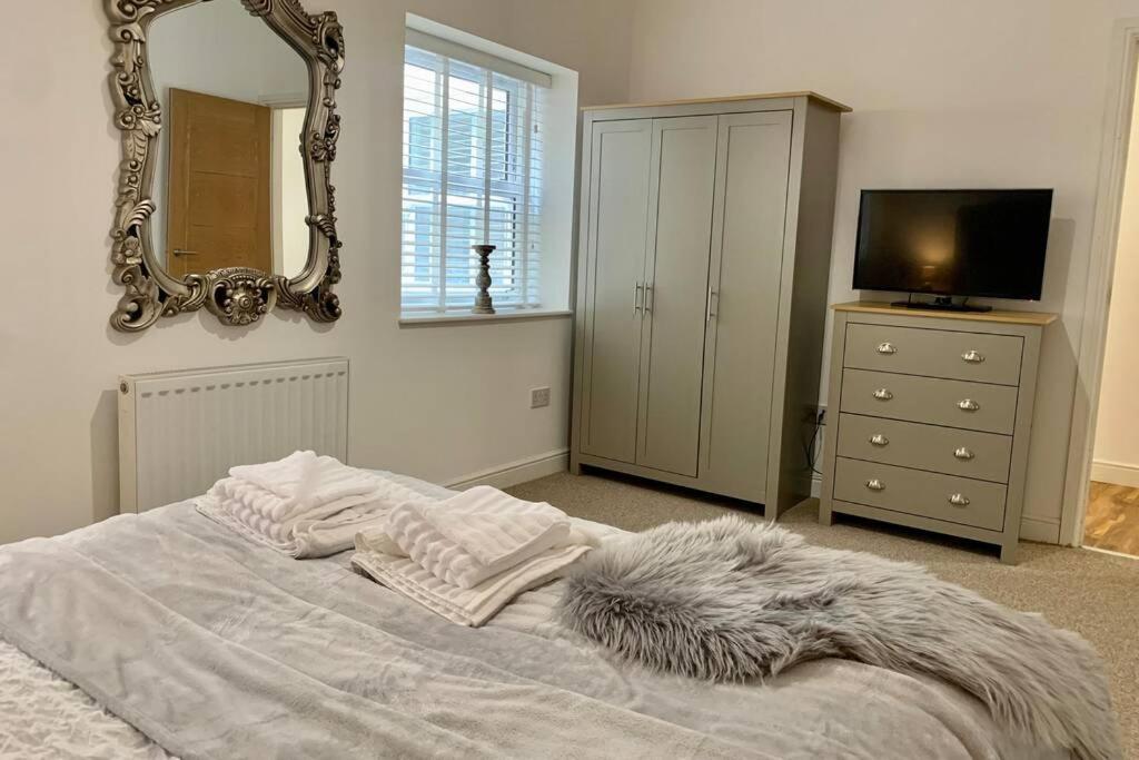 Modern, Luxurious Two Bedroom Apartment