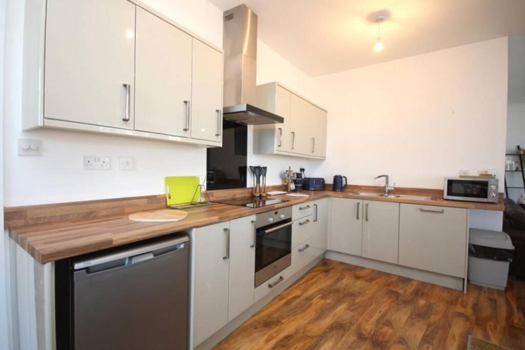 Modern, Luxurious Two Bedroom Apartment