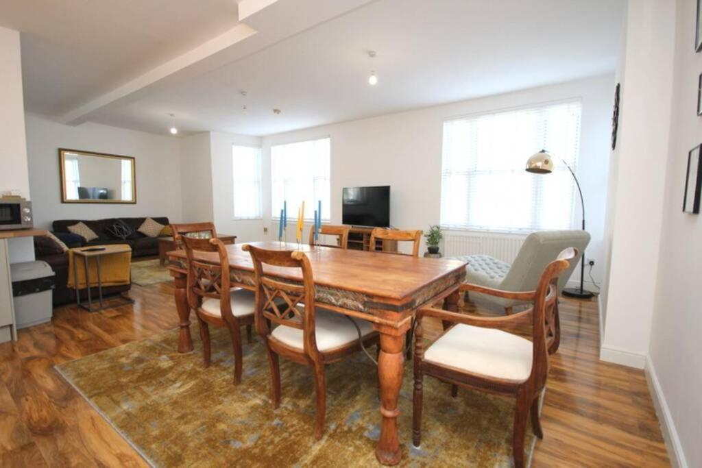 Modern, Luxurious Two Bedroom